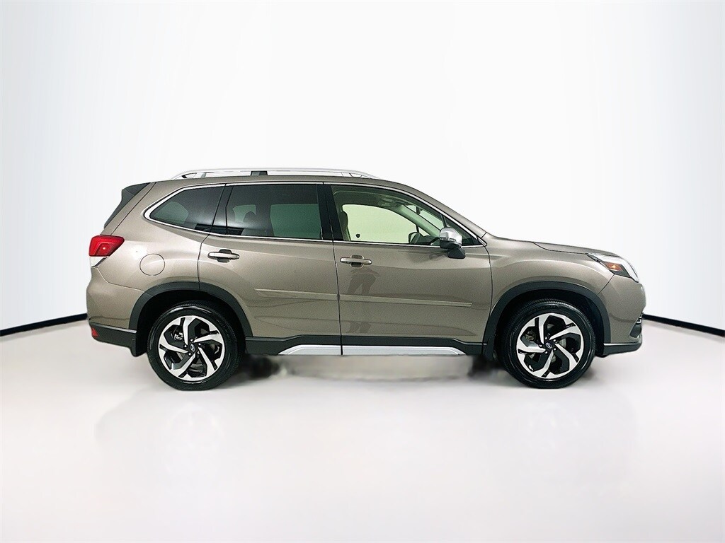 2024 Subaru Forester Touring photo 4