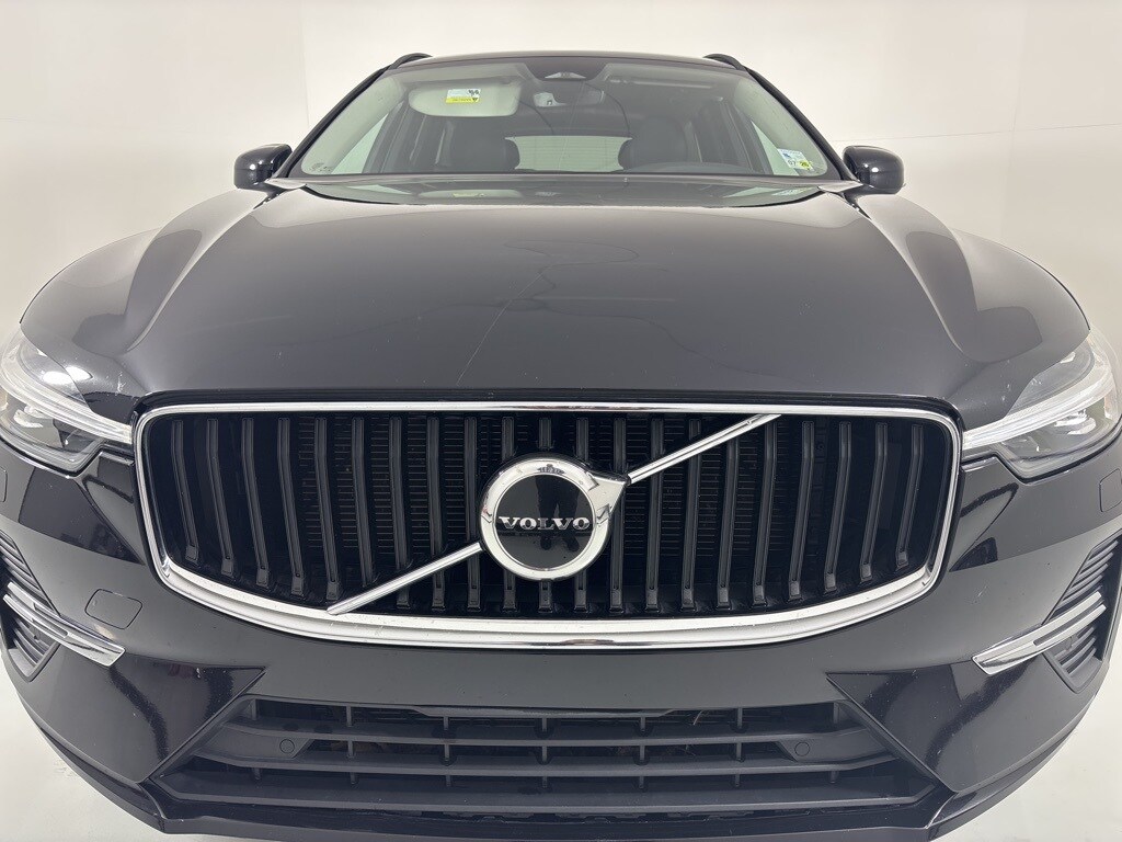 2023 Volvo XC60 B5 Core photo 2