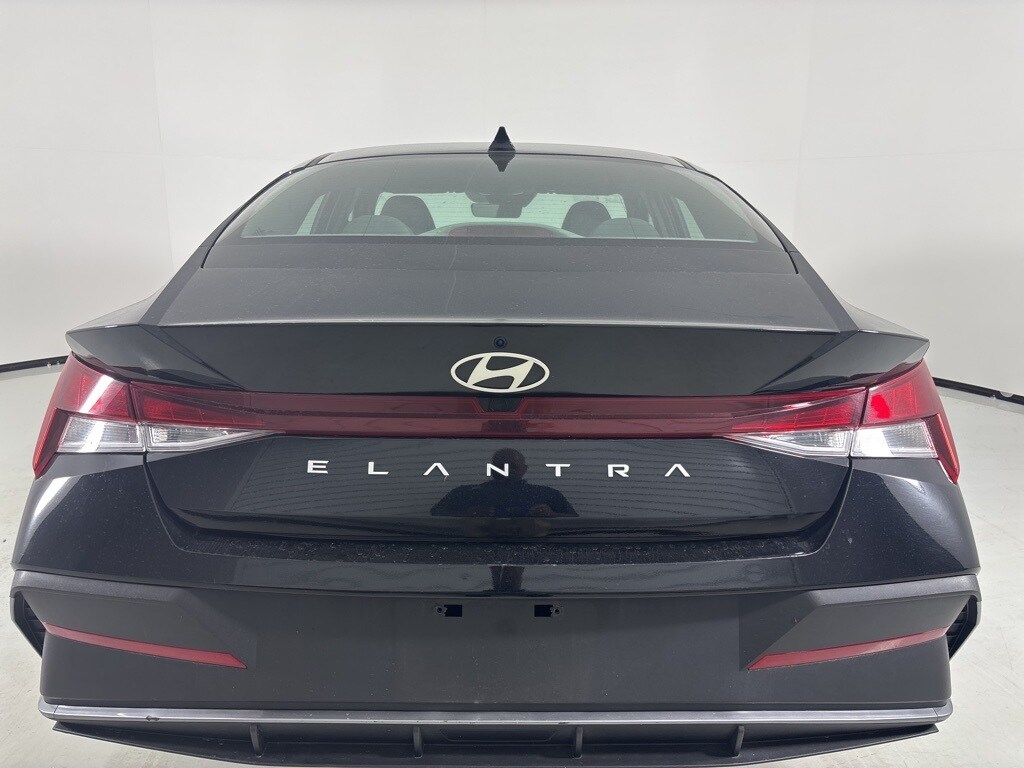2024 Hyundai Elantra SEL photo 4