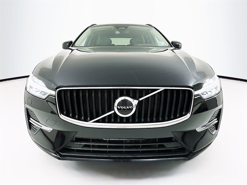 2023 Volvo XC60 B5 Core photo 2
