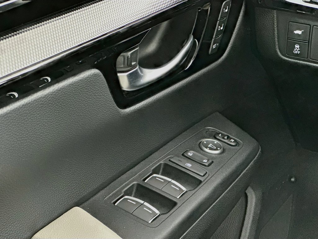 2025 Honda CR-V EX-L - Photo 17