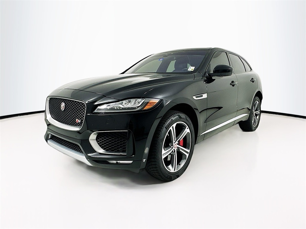 2019 Jaguar F-Pace S's photo
