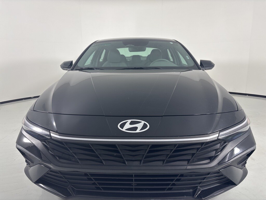 2024 Hyundai Elantra SEL photo 2