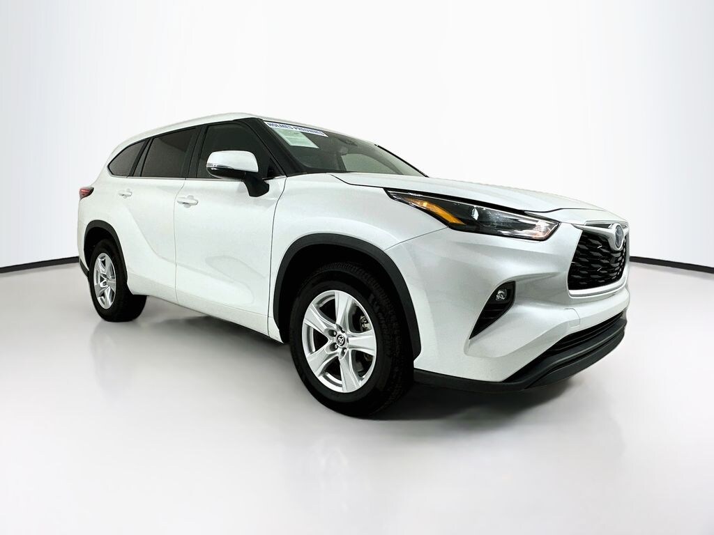Used 2023 Toyota Highlander Hybrid LE SUV