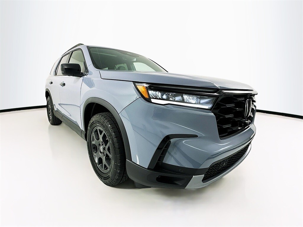 2025 Honda Pilot TrailSport photo 2