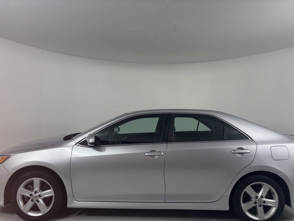 View vehicle photo 3