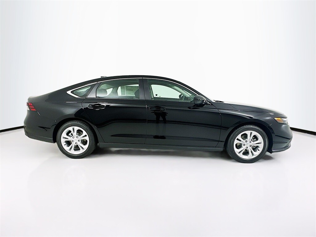 2025 Honda Accord LX photo 4