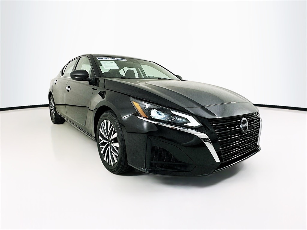 Used 2024 Nissan Altima 2.5 SV Sedan