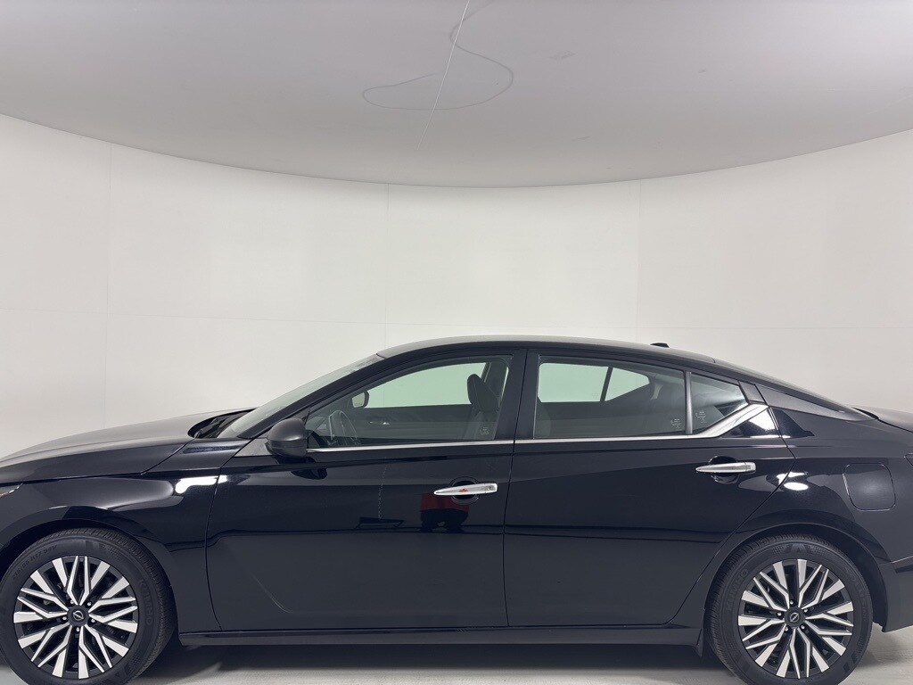 2024 Nissan Altima 2.5 SV photo 3