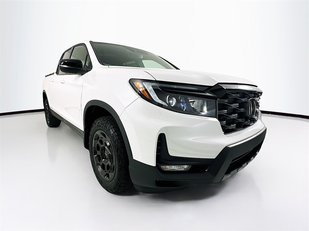 2025 Honda Ridgeline TrailSport photo 3