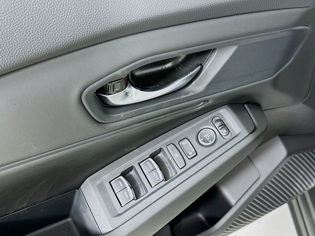 2025 Honda Accord SE - Photo 25