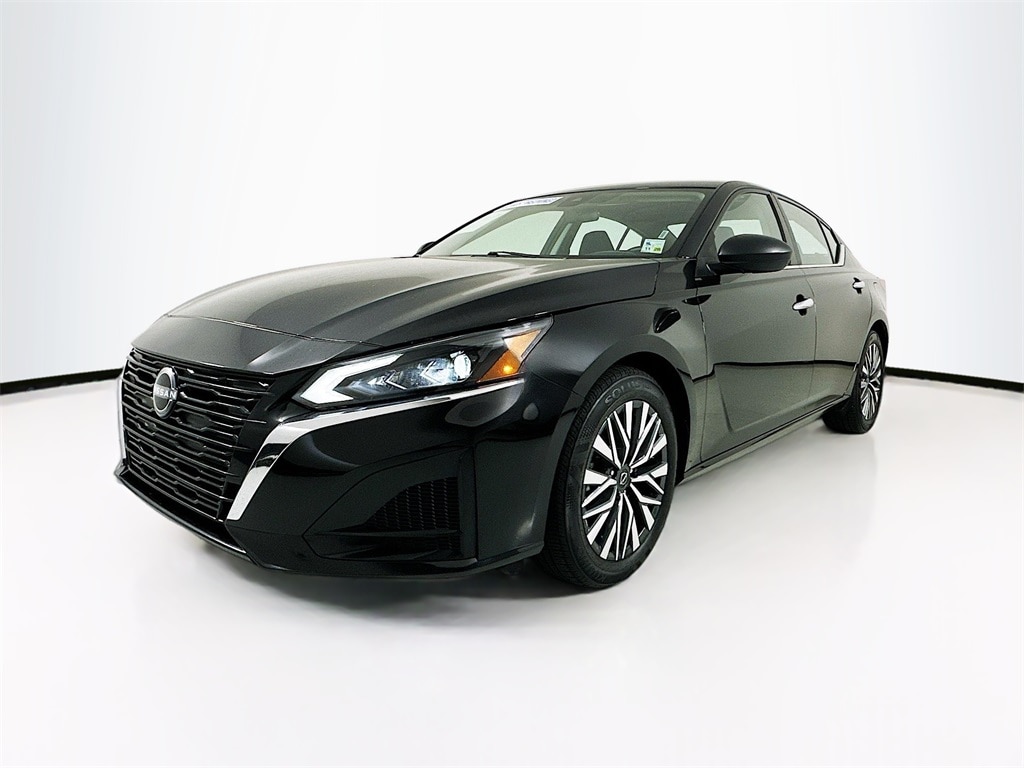 Used 2024 Nissan Altima 2.5 SV Sedan
