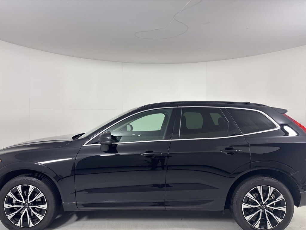 2023 Volvo XC60 B5 Core photo 3