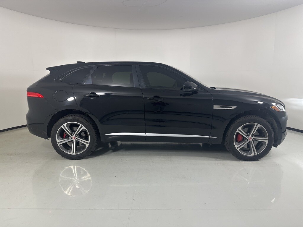 2019 Jaguar F-PACE S photo 4