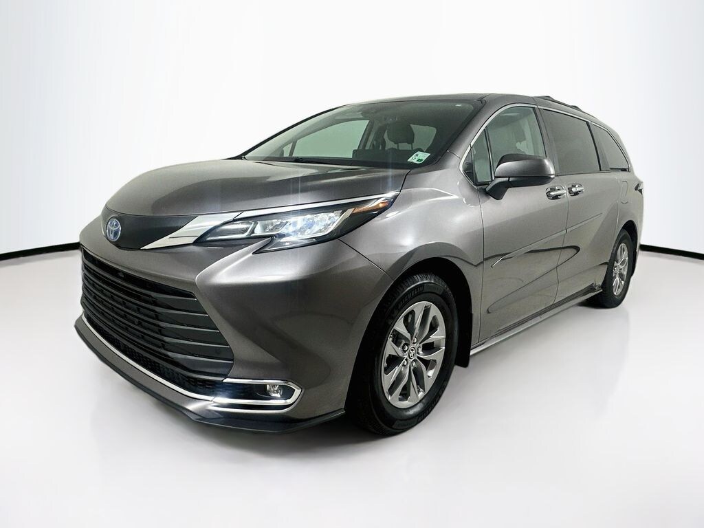 Used 2023 Toyota Sienna XLE 8 Passenger Van Passenger Van