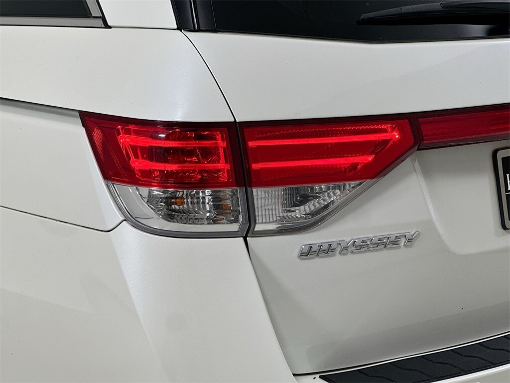 2017 Honda Odyssey Touring Elite photo 2