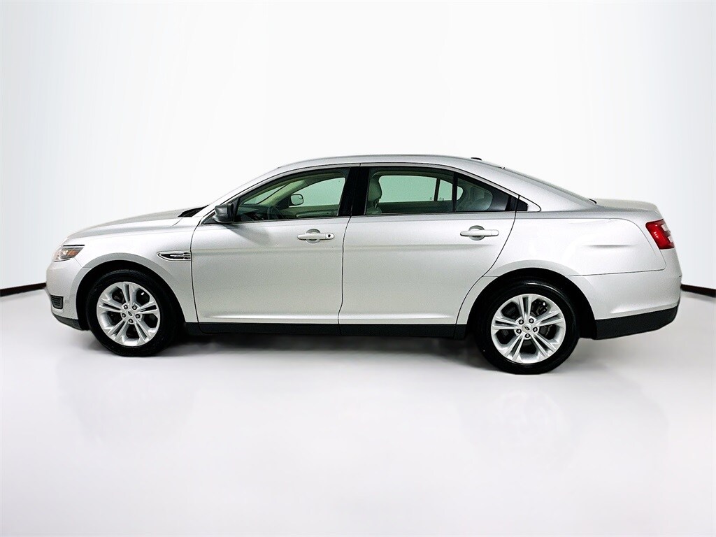 2018 Ford Taurus SE photo 4