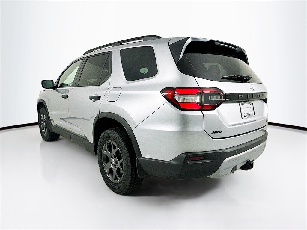 2025 Honda Pilot TrailSport photo 2