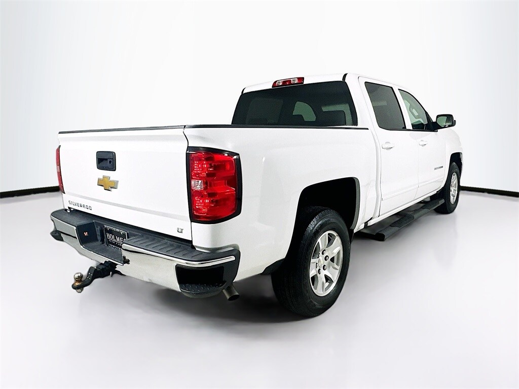 2017 Chevrolet Silverado LT photo 3