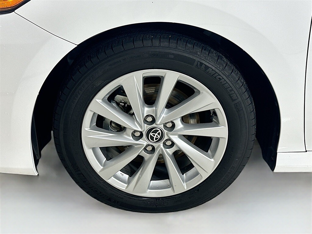 2024 Toyota Camry LE photo 3