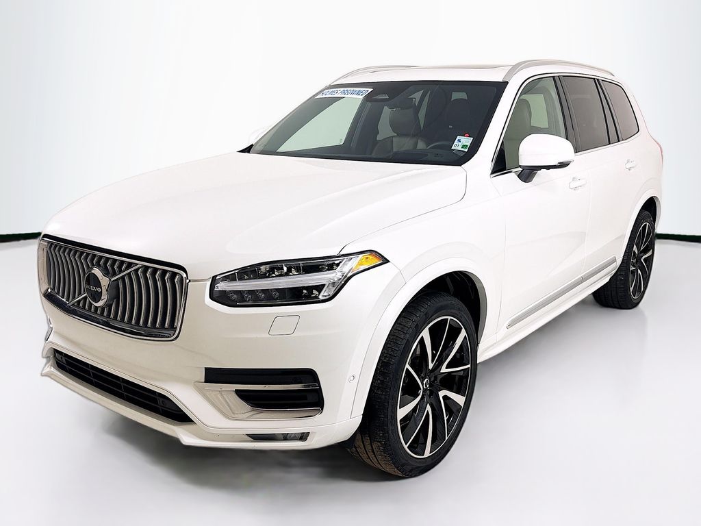 2023 Volvo XC90 B5 Plus 4WD's photo