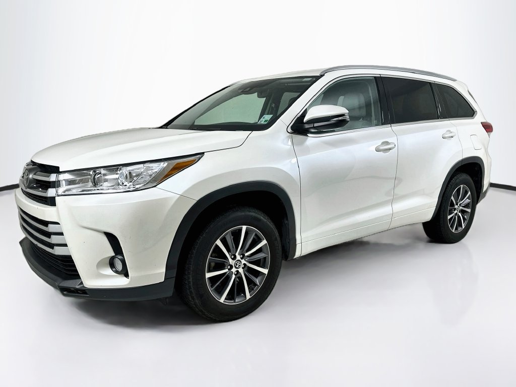 White (Blizzard Pearl) 2017 Toyota Highlander SUV / Crossover Front-Wheel Drive 8-Speed Automatic