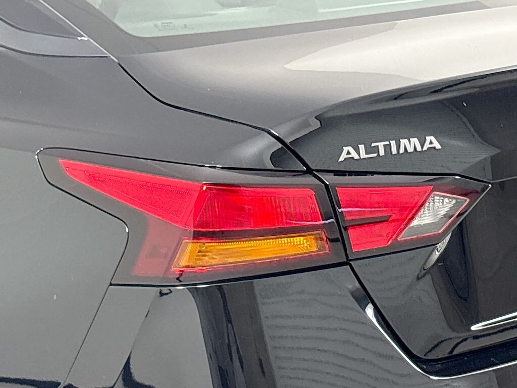 Used 2025 Nissan Altima SV Sedan