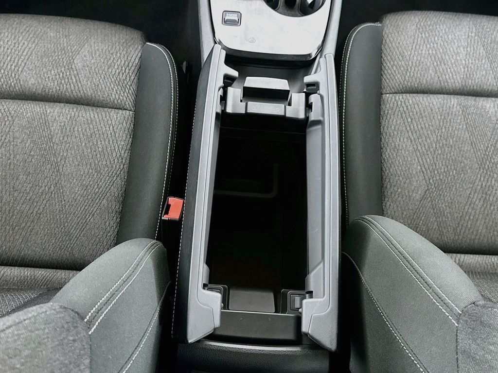 2025 Nissan Rogue SV - Photo 25