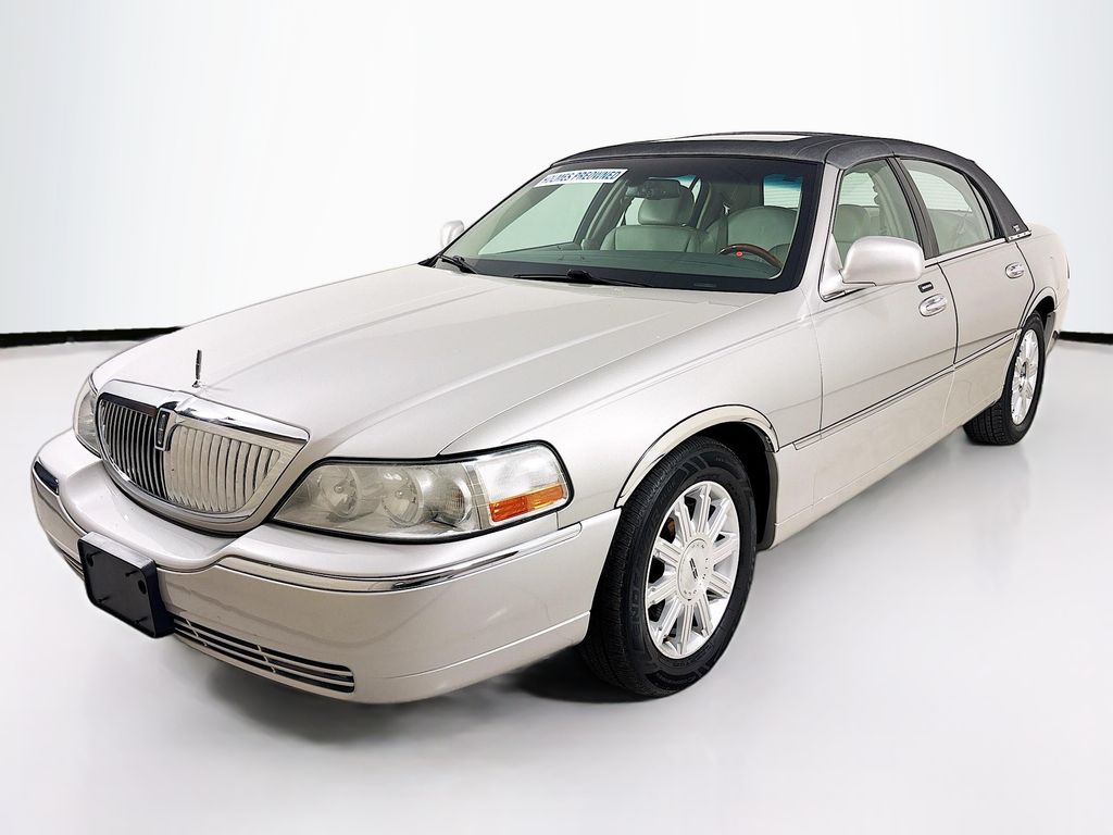 2007 Lincoln Town Car Signature Limited's photo