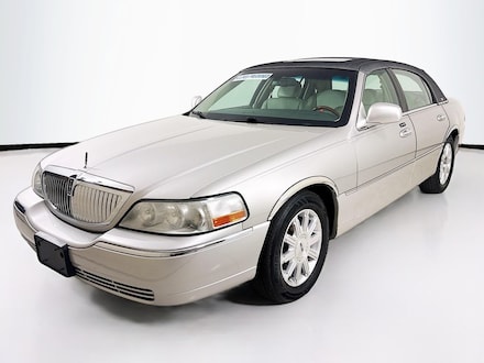 2007 Lincoln Town Car Signature Limited Sedan
