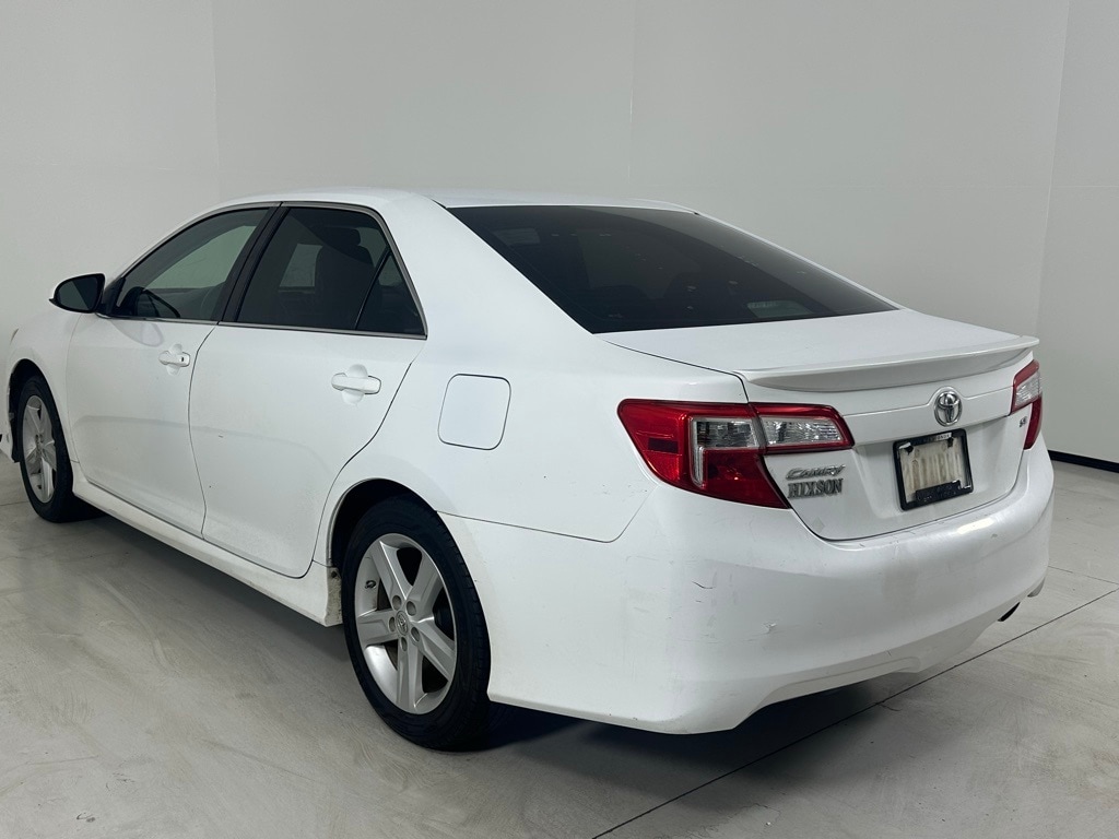 Used 2014 Toyota Camry SE Sedan