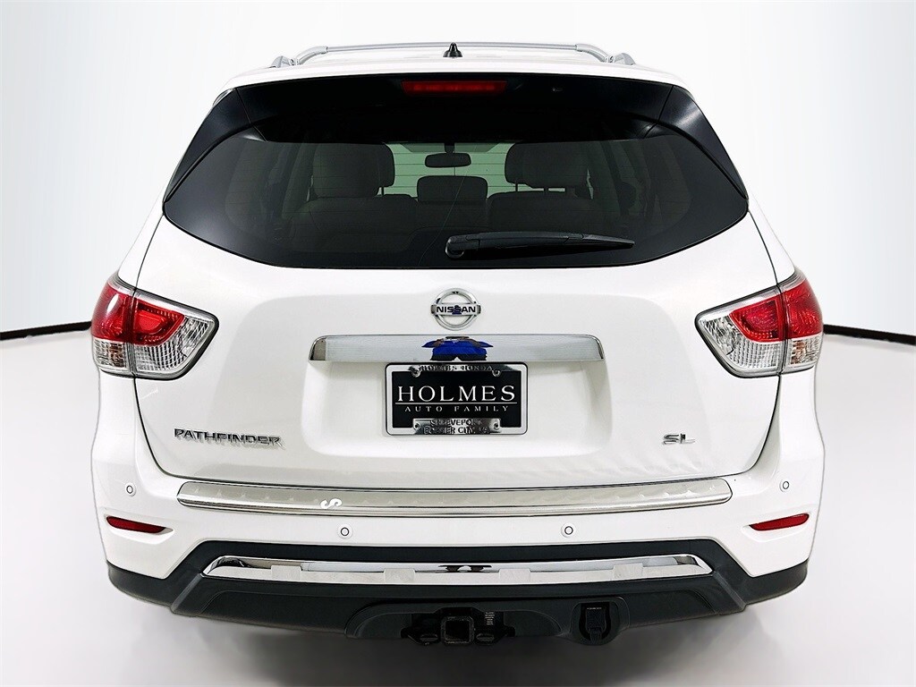 2014 Nissan Pathfinder SL photo 2