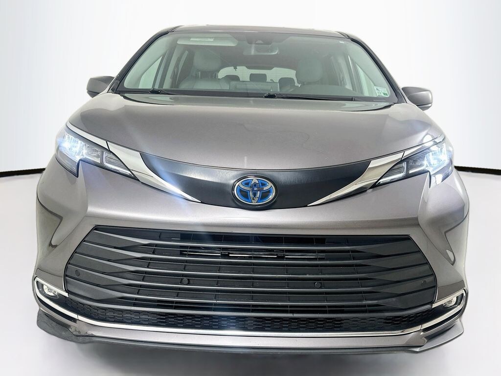 Used 2023 Toyota Sienna XLE 8 Passenger Van Passenger Van