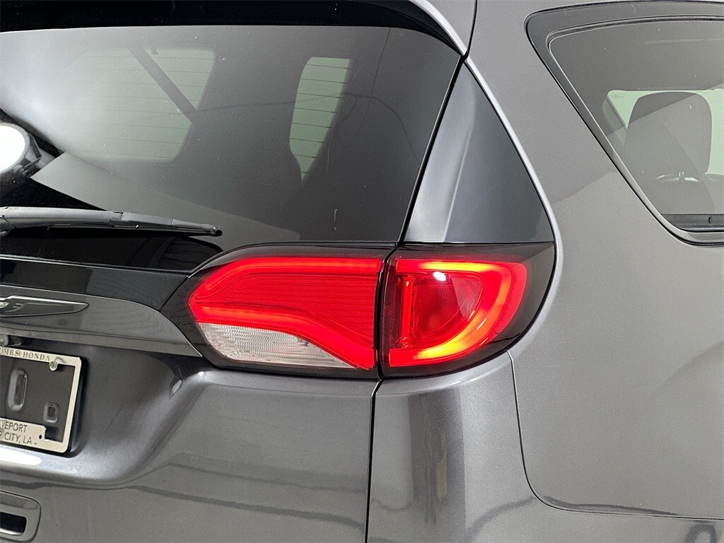 2019 Chrysler Pacifica Touring Plus photo 4