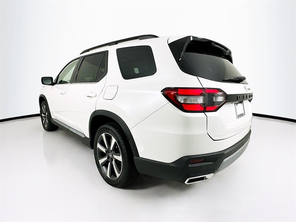 2025 Honda Pilot Touring photo 2