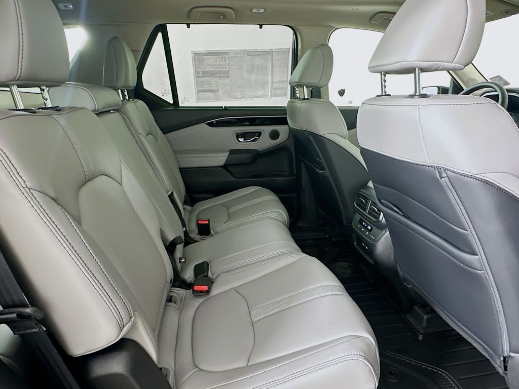 2025 Honda Pilot Touring - Photo 9