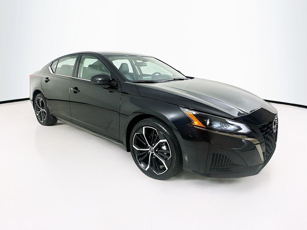 Used 2025 Nissan Altima SR Sedan