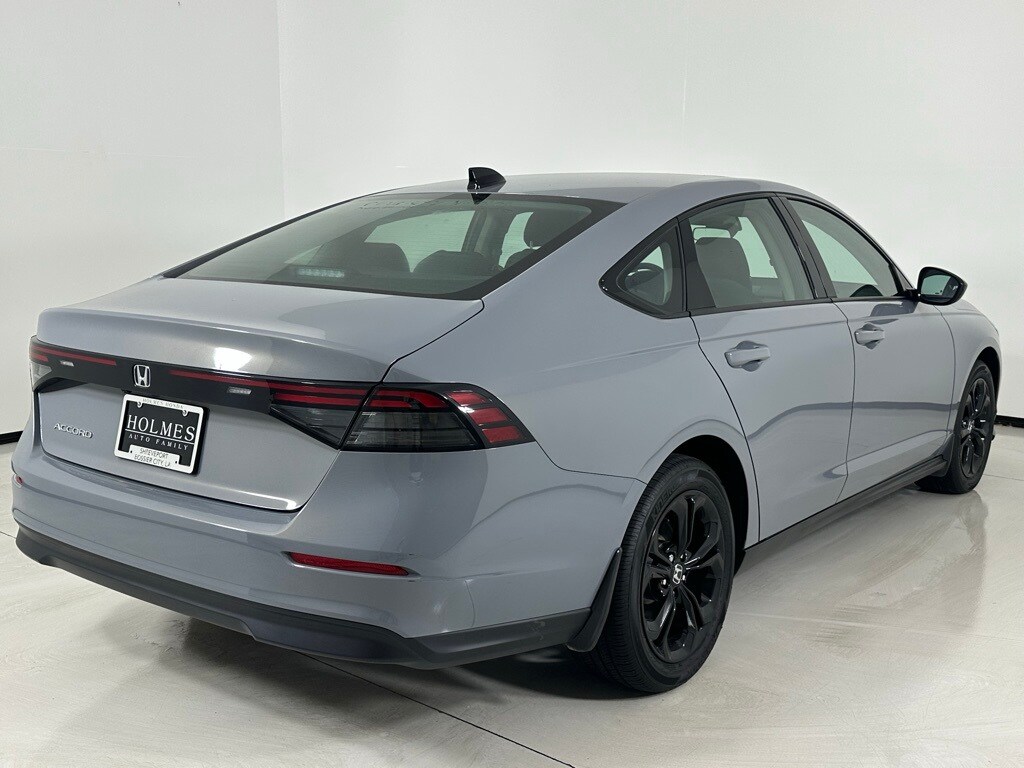 2025 Honda Accord SE photo 2