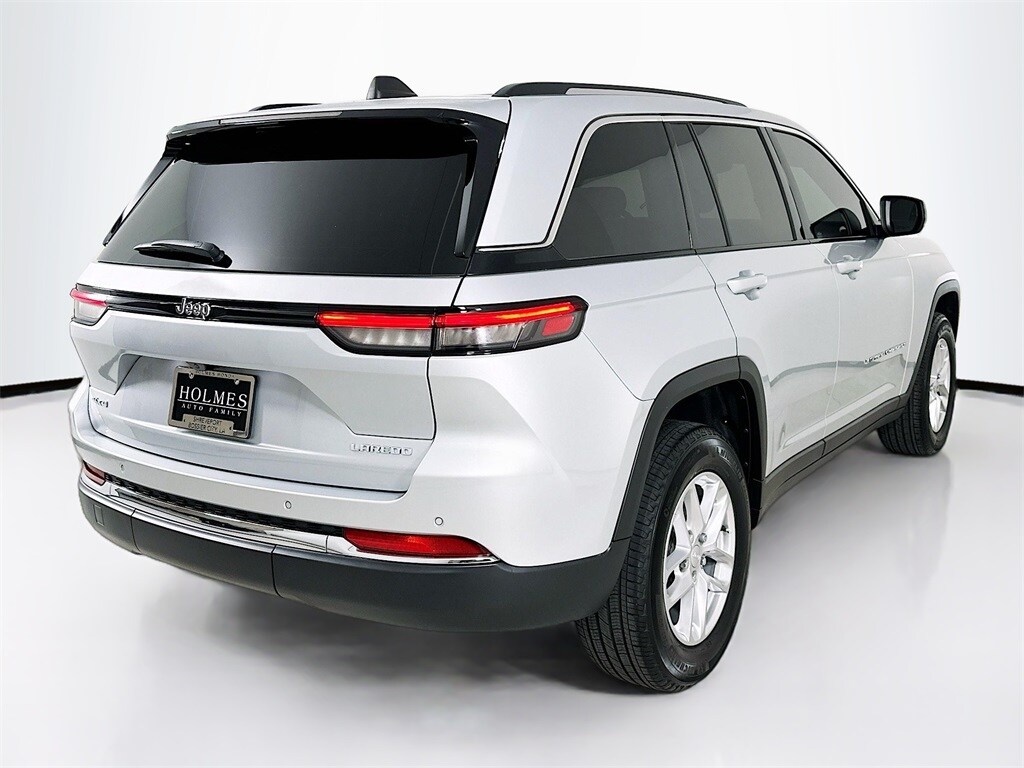 2023 Jeep Grand Cherokee Laredo photo 4