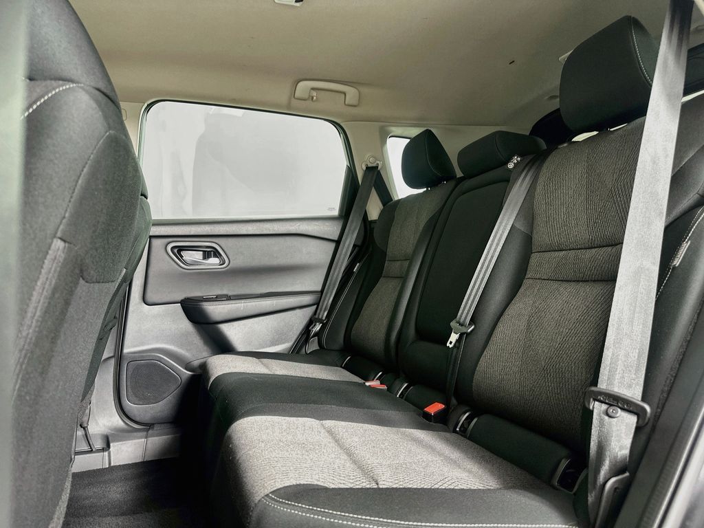 2025 Nissan Rogue SV - Photo 12