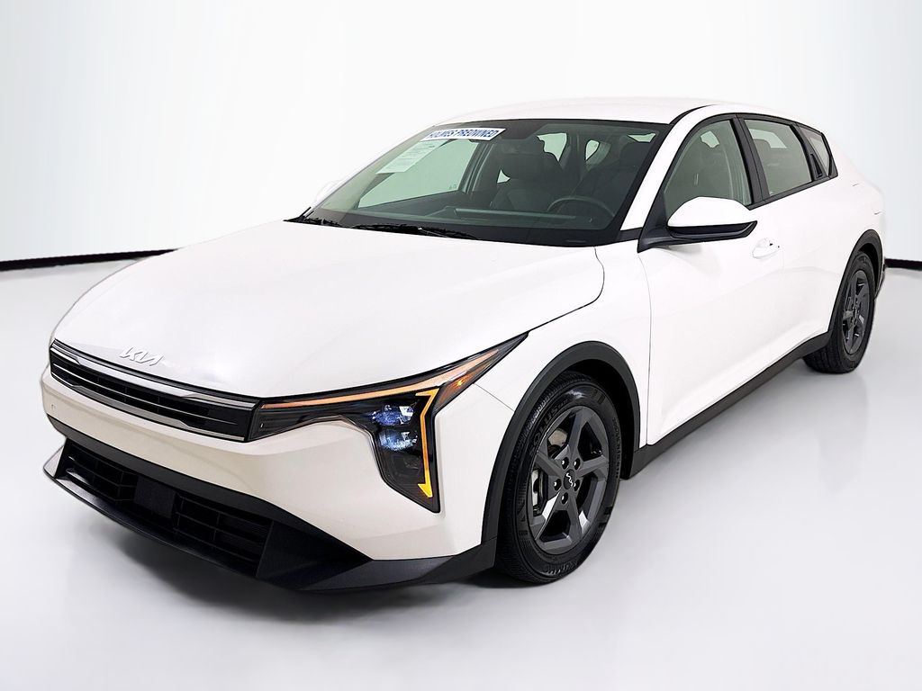 2025 Kia K4 LXS AT's photo