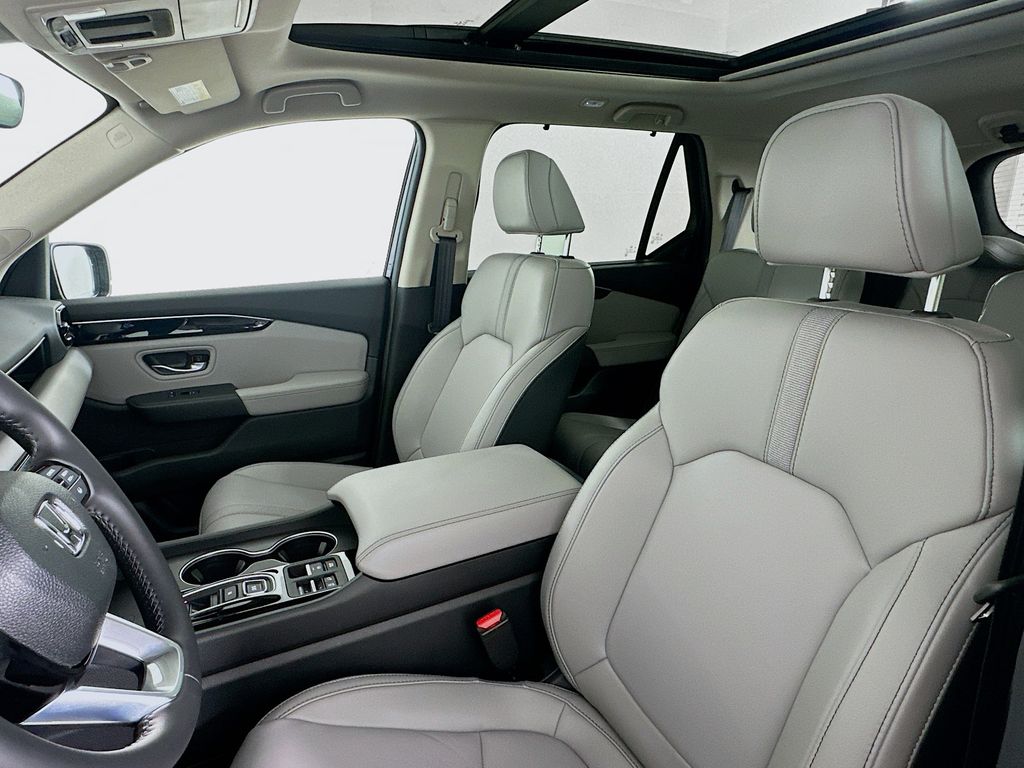 2025 Honda Pilot Touring - Photo 11