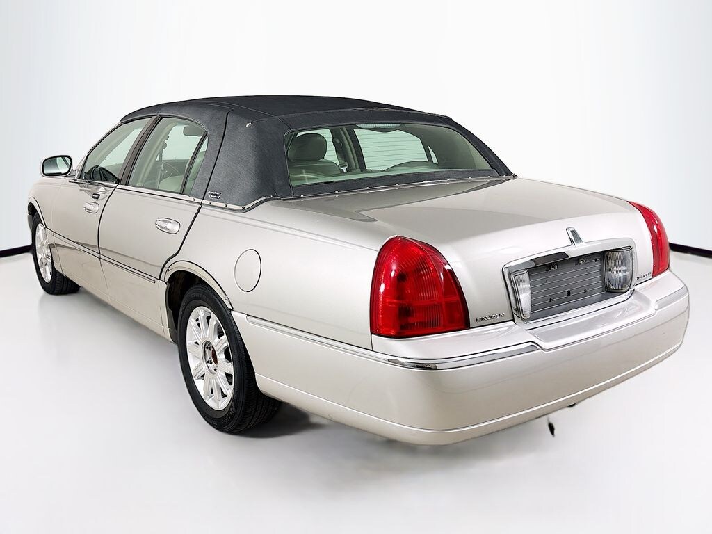 Used 2007 Lincoln Town Car Signature Limited Sedan