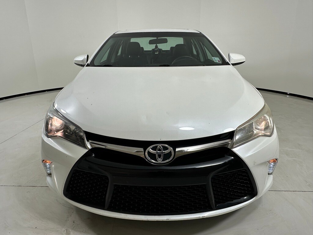 2016 Toyota Camry SE photo 3