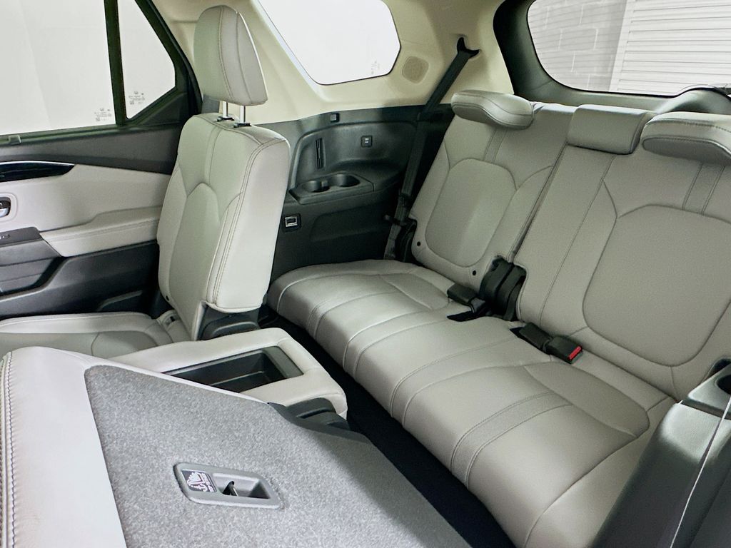 2025 Honda Pilot Touring - Photo 16