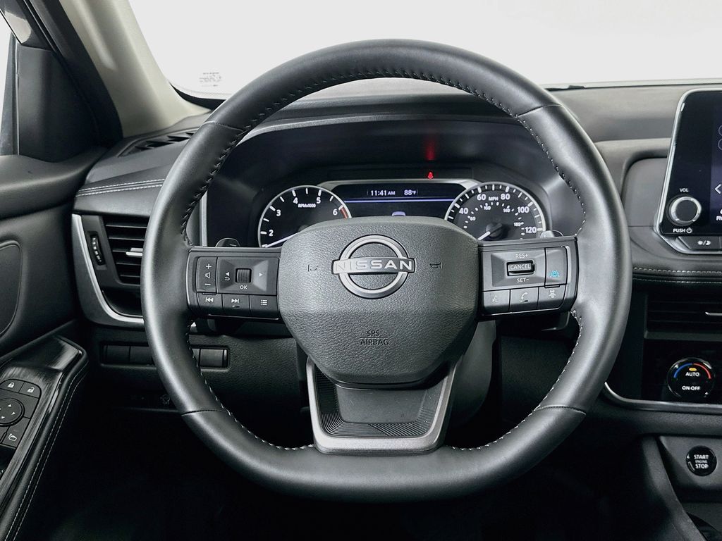 2025 Nissan Rogue SV - Photo 14