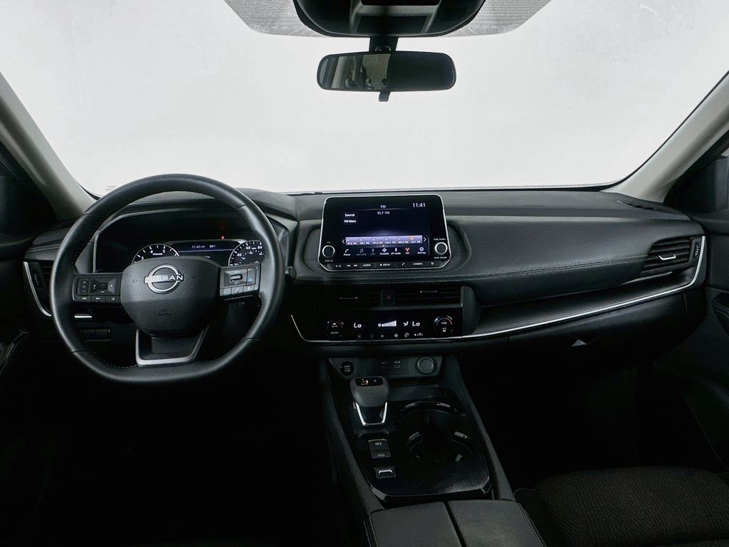 2025 Nissan Rogue SV - Photo 13