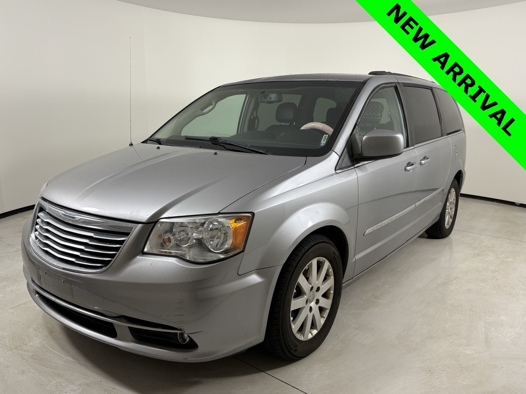 2015 Chrysler Town & Country Touring's photo