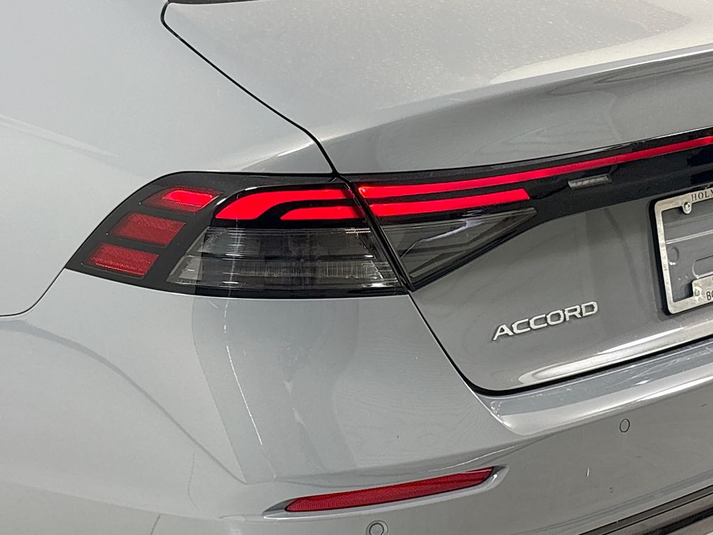 2026 Honda Accord Hybrid EX-L - Photo 3