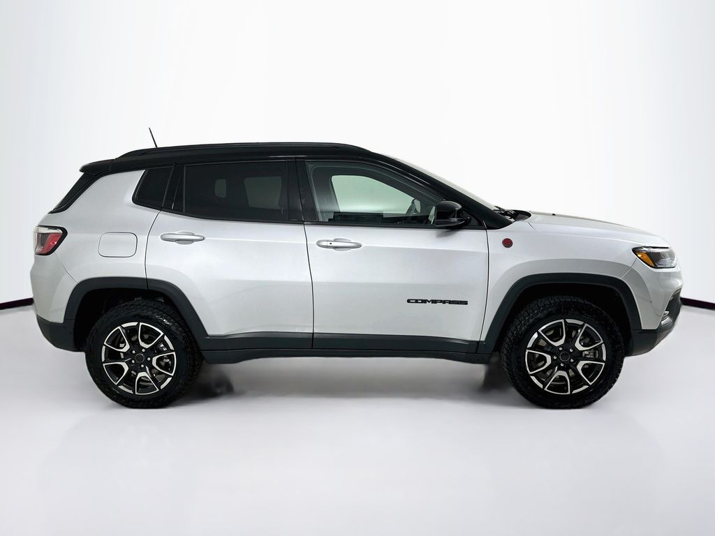 2025 Jeep Compass Trailhawk - Photo 4